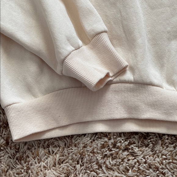 H&M Cream Top - Picture 2 of 6